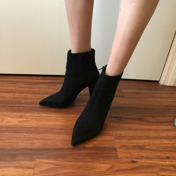 【FOREVER 21】FAUX SUEDE ANKLE BOOTS. SIZE 7.5 - Picture 6 of 7